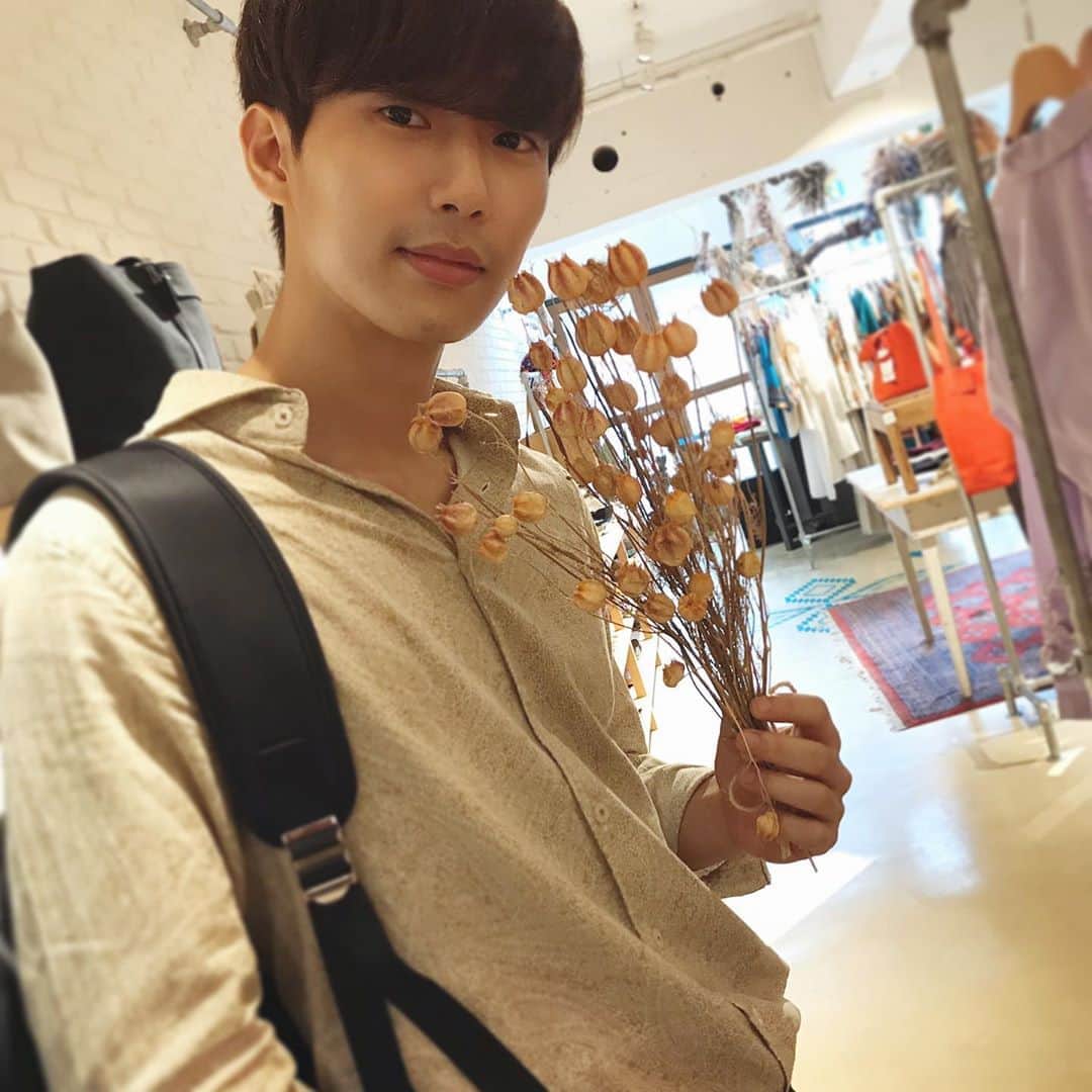 Jay のインスタグラム：「🌻🌼🌻🌼」