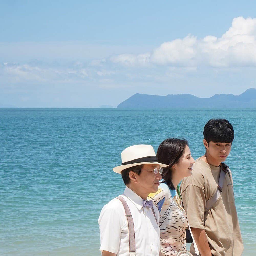 フジテレビ「コンフィデンスマンJP」さんのインスタグラム写真 - (フジテレビ「コンフィデンスマンJP」Instagram)「. 伝説の島・ランカウイ島🏝️で #ダー子 #ボクちゃん #リチャード が さらなる伝説を作る⁉️ . 『#コンフィデンスマンJP #プリンセス編』 ✨🌹5.1［FRI］ROADSHOW🎬✨ . #狙うは王家の遺産 #たった1人が相続する #10兆円💸✨ #世界中からお金持ちも詐欺師も大集合 #最後に笑うのは誰⁉️ #コンフィデンスマンの世界へようこそ💖 . #長澤まさみ #東出昌大 #小手伸也 / #小日向文世 #映画」3月27日 16時54分 - confidenceman_jp