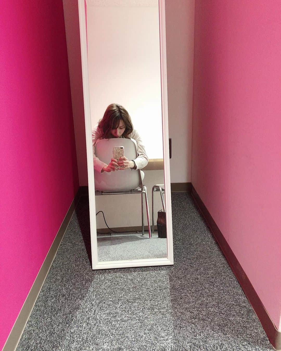 後藤真希さんのインスタグラム写真 - (後藤真希Instagram)「楽屋にあった鏡で遊んでみたw」3月27日 17時13分 - goto_maki923
