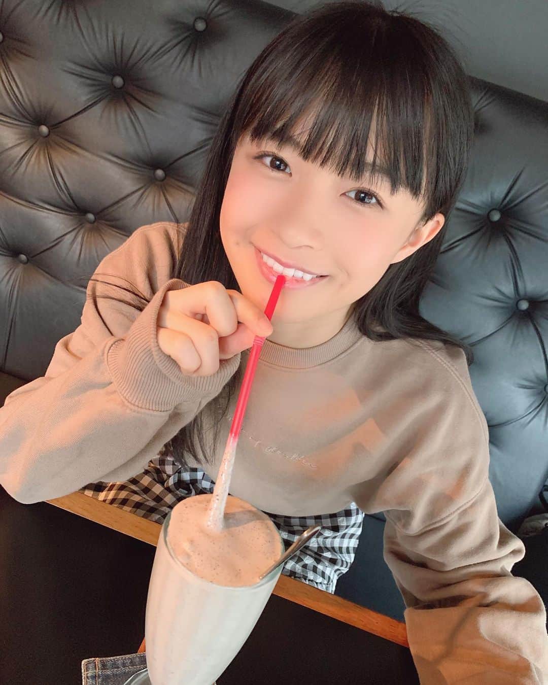 百川晴香さんのインスタグラム写真 - (百川晴香Instagram)「マネージャーさんとCafeタイム☕️💕 #シェイク #クッキーアンドクリーム #てへ #japanesegirl #cute #followｍe」3月27日 17時22分 - momokawaharuka