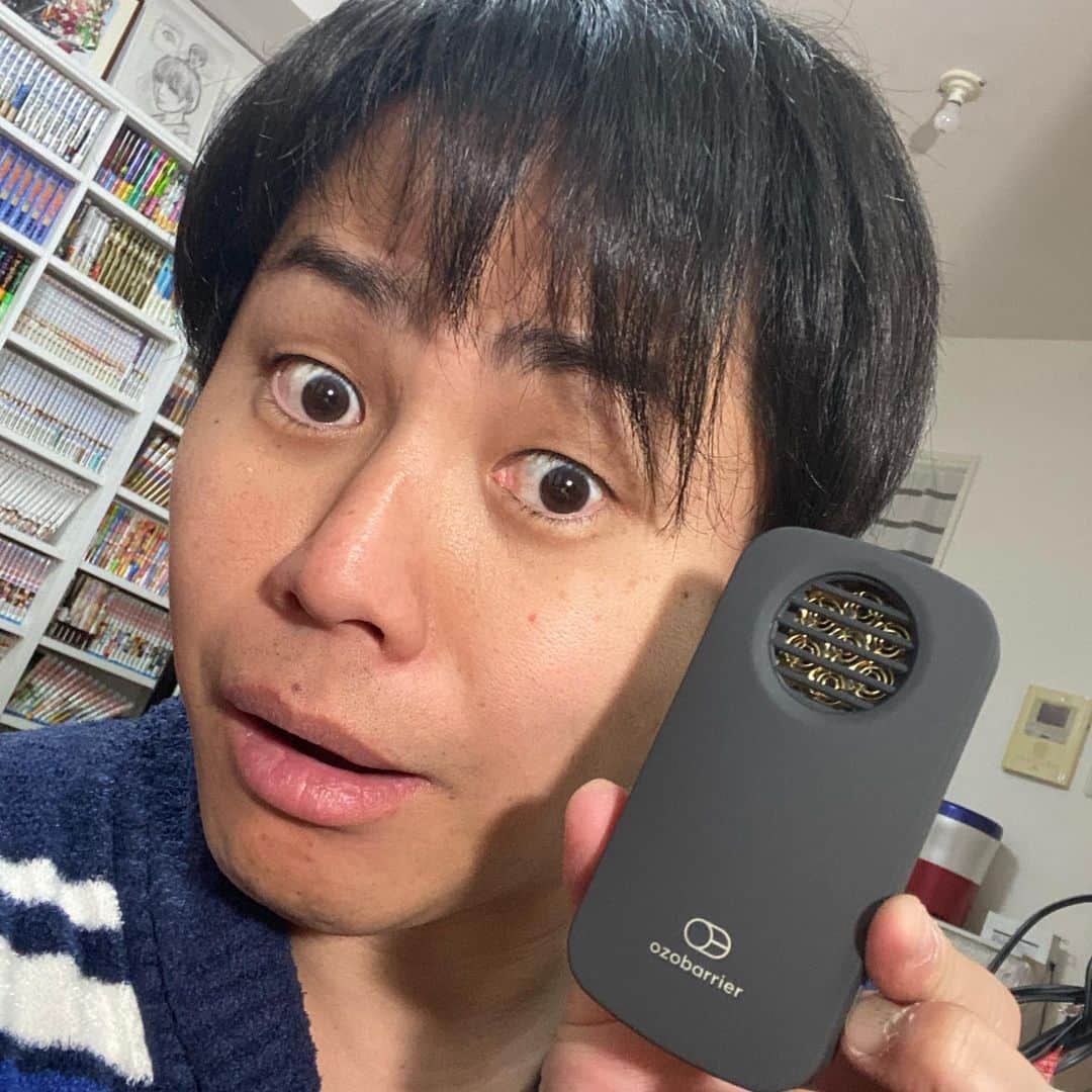 のインスタグラム：「ラジオで一緒の石田安奈ちゃんに、花粉症で悩んでるって言ったら、勧められた代物！！ 確かに、これをつけてたら、花粉が少しマシになったような気がする^_^ これで、コロナも吹き飛ばしてくれたらいいのに！！ #NONSTYLE #ノンスタイル  #井上 #石田安奈 #スカイファイトラジオ #ozobarrier」