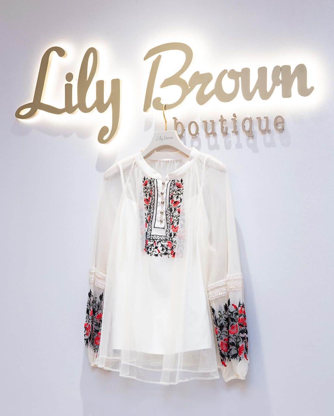 Laforet HARAJUKUさんのインスタグラム写真 - (Laforet HARAJUKUInstagram)「Lily Brown boutique / 1F BLOUSE ¥14,900 SKIRT ¥13,200 ※all tax in . 【🌸春のトレンド15PICKS👗】 クラフト感のある刺しゅうが美しい「シースルー」ブラウス🎐 透かし編みの涼しげなニットスカートでエレガントな雰囲気にコーディネート👩‍🦰 . #LAFORETSTYLE #spring #2020ss #fashiongram #fashiontrend #lilybrown #tokyo #laforet #harajuku #laforetharajuku #春ファッション #春服 #春コーデ #トレンドアイテム #トレンドスタイル #シースルー #刺しゅうブラウス #ニットスカート #東京 #ラフォーレ #原宿 #ラフォーレ原宿」3月27日 17時26分 - laforet_h