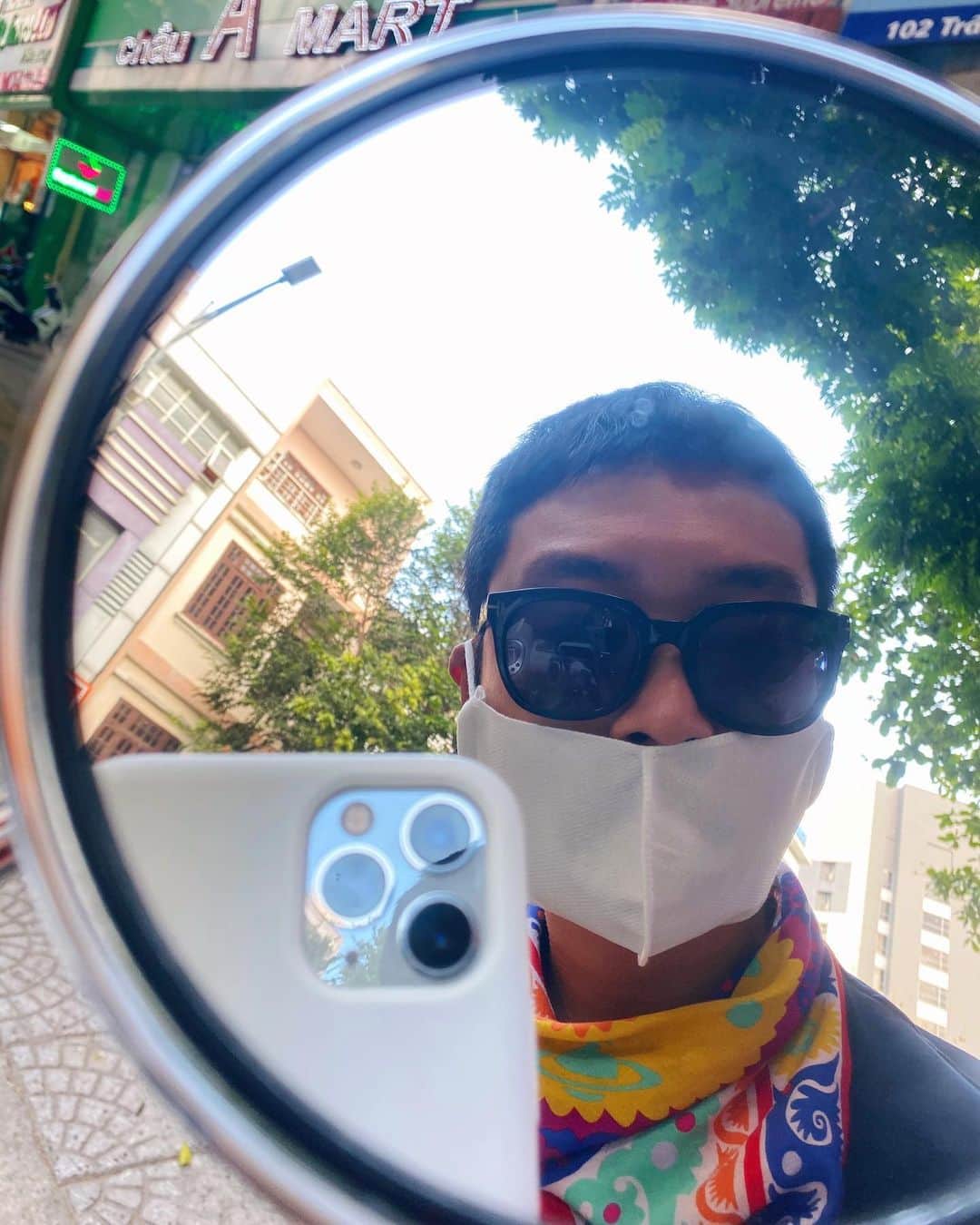 イ・キョンのインスタグラム：「한쪽으로만 숨쉬기,, 그나저나 걱정이다 걱정!!! 🥺🥺 #이켠」