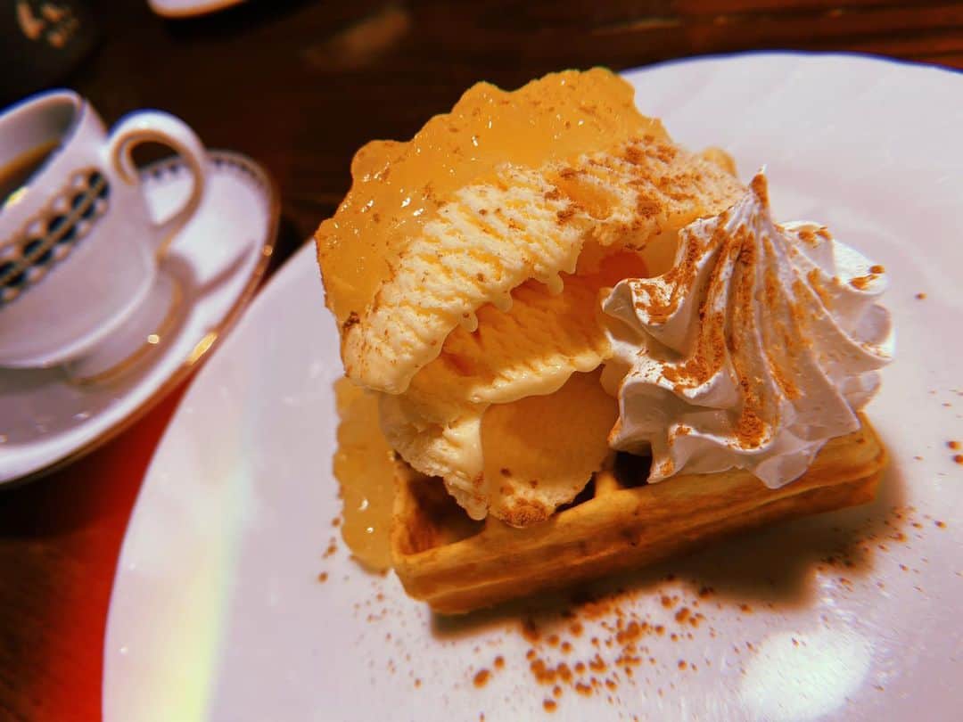 のインスタグラム：「今日から東京に行く予定だったのだけど、お察しの通り…なので、こっちでやれることやりますか。 (あれ、なんだか私、甘いもの食べる頻度が上がってる…？☕️)」