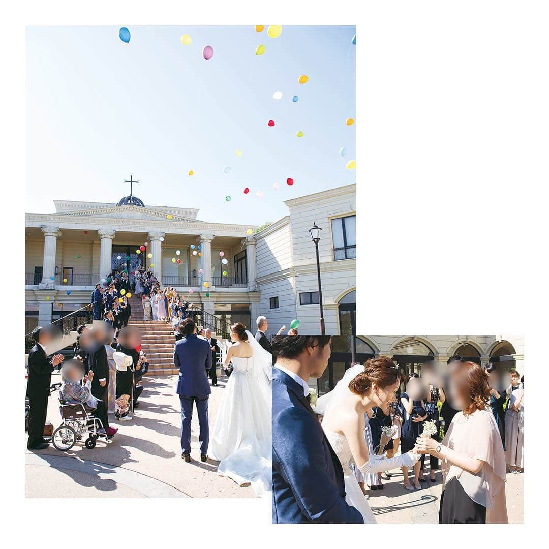 結婚SANKA(けっこんさんか)さんのインスタグラム写真 - (結婚SANKA(けっこんさんか)Instagram)「＼ウエディングレポ／ 『ゲストが参加できる工夫いっぱい！私たちも楽しかったです！』富山県砺波市　Yさん＆Mさんカップル . ヴィラ・グランディス ウエディングリゾート富山 . 新郎が12人のゲストからバラを一輪ずつ受け取ってブーケを作り、新婦に贈るという「ダーズンローズ」の儀式で人前式を行った二人🌹幸せいっぱいのセレモニーを終え、笑顔で退場！ . 挙式後は、ゲストからペーパーシャワーの祝福を受けました。ペーパーは、新婦Mさんが折り紙を小さく折ってDIY。太陽の光がキラキラ反射して、とても素敵なシーンに🌟 . ずっとやりたかったというバルーンリリースの演出も🎈「ゲストとの一体感があって楽しかった」と二人。結婚が決まっていたり、もうすぐ結婚するという女性ゲストに、ミニブーケをプレゼントしました💐 . 披露宴の入場は、ムービーの上映後に2階のバルコニーから！ドラマチックな体験に「まるでヒロインの気分」と新婦Mさん。 . 『こんなの見たことない！』と楽しい式にしたかった新婦Mさん。定番のケーキ入刀の演出を「バームクーヘン」に、ブーケプルズの演出を「ゴムパッチンプルズ」にするなど、みんなが参加できて楽しめるものにチェンジ！ . ゲストや両親へ感謝の気持ちも忘れずに。子どもゲストにはお菓子のリュックを、両親へはオリーブの木をプレゼントしました🎁 . . . . 結婚SANKAがつくるWebマガジンmarricoでは、ヴィラ・グランディス ウエディングリゾート富山や、そのほかの会場で挙げた北陸カップルのリアルな結婚式をたくさんレポートしています！ . @kekkonsanka_weddingのURLからmarricoのウエディングレポへ . . about 結婚SANKA . 石川・富山・福井の花嫁のための結婚準備メディアです 雑誌とWebサイト、Webマガジン「marrico」の3つで、北陸花嫁に役立つ地元の結婚準備情報を発信中です . . ＼北陸花嫁を応援／ ただいま、結婚SANKAのWebサイトからブライダルフェアを予約＆参加で、最大16,000円分のギフトカードをもれなく全員にプレゼント中。 結婚準備、新生活、息抜きデートに使ってください https://kekkonsanka.com .」3月27日 17時35分 - kekkonsanka_wedding