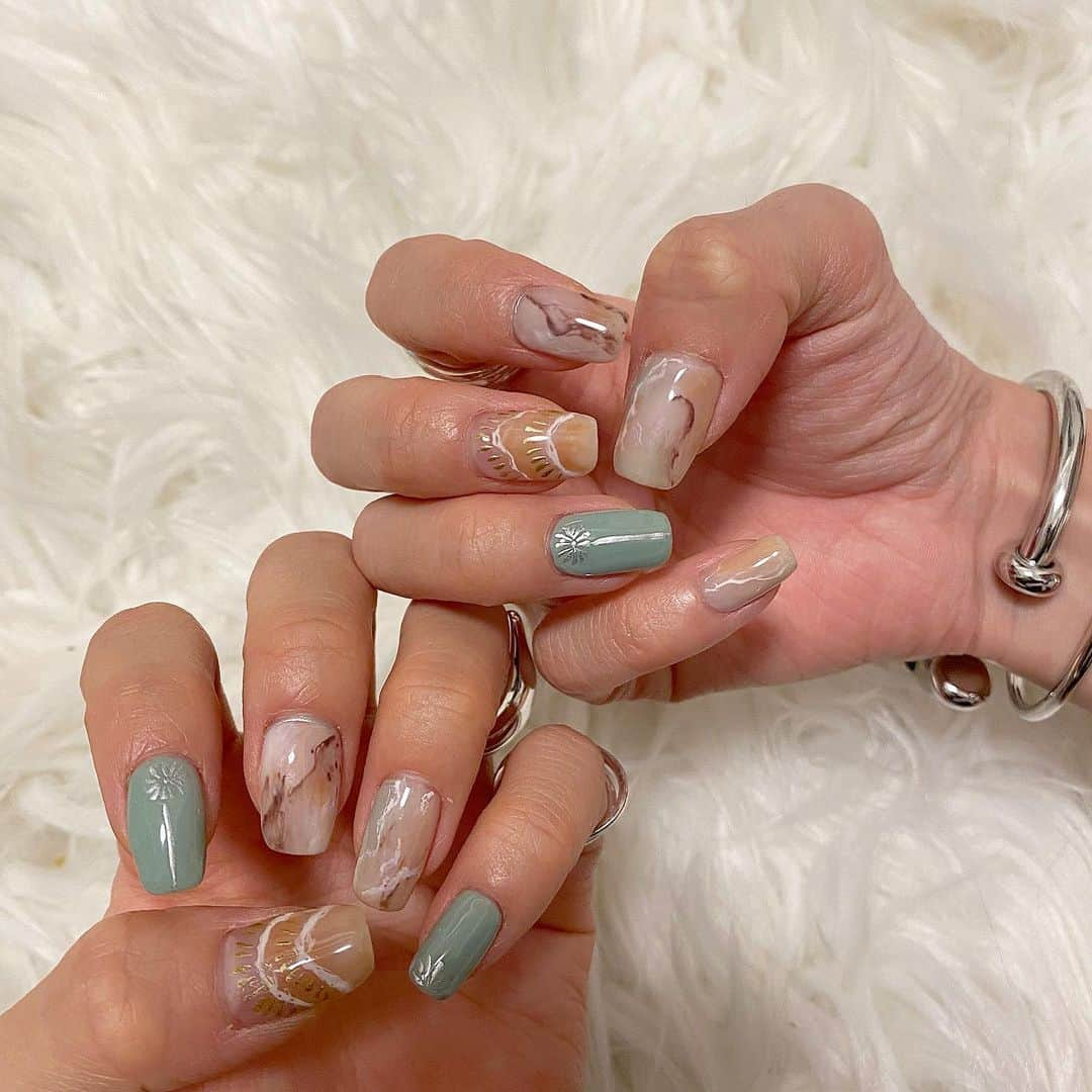 ひなたろす（佐原ひなた）さんのインスタグラム写真 - (ひなたろす（佐原ひなた）Instagram)「newnail💘💘﻿ ﻿ エスニックな感じがかわいい😍💕﻿ お気に入りすぎるっっ！！❤︎﻿ ﻿ ﻿ @yuiko_nails111 さんありがとうございました❤︎ ﻿ ﻿ ﻿  #ニュアンスネイル #nail #ニュアンスネイルデザイン #大理石ネイル #大理石　#ネイル　#スクエアネイル #ジェルネイル　#冬ネイル　#ぽこぽこネイル #春ネイル #パステルネイル　#ベージュネイル　#お花ネイルアート #ネイルアート　#ネイル  #春ネイル  #エスニックネイル　#ミントグリーンネイル　#ピスタチオネイル」3月27日 17時35分 - saharahinata