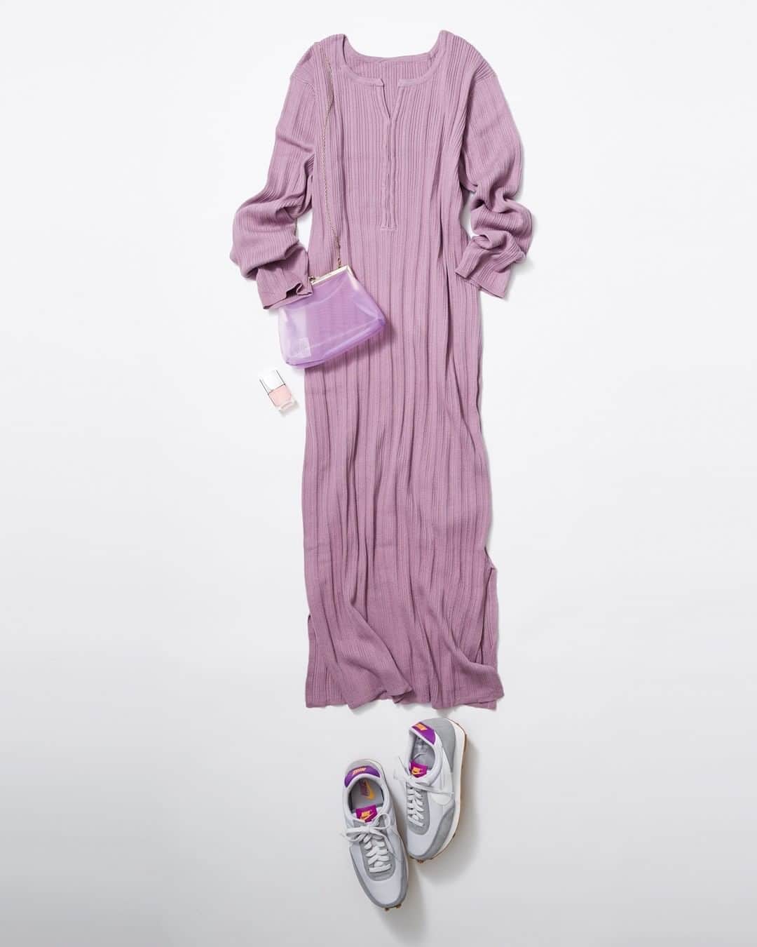 ルミネ公式のインスタグラム：「ニットワンピースをワンマイルウエアとして活用！ #ニットワンピース ¥9,000+TAX #Ungrid #クラッチバッグ ¥8,000+TAX #snidel #スニーカー ¥10,000+TAX #nanouniverse ・ #lumine #ルミネ #ルミネ横浜 https://magazine.lumine.ne.jp/?p=87559 ※商品の価格や取り扱い状況は撮影時点のもので、変更になることがあります。」