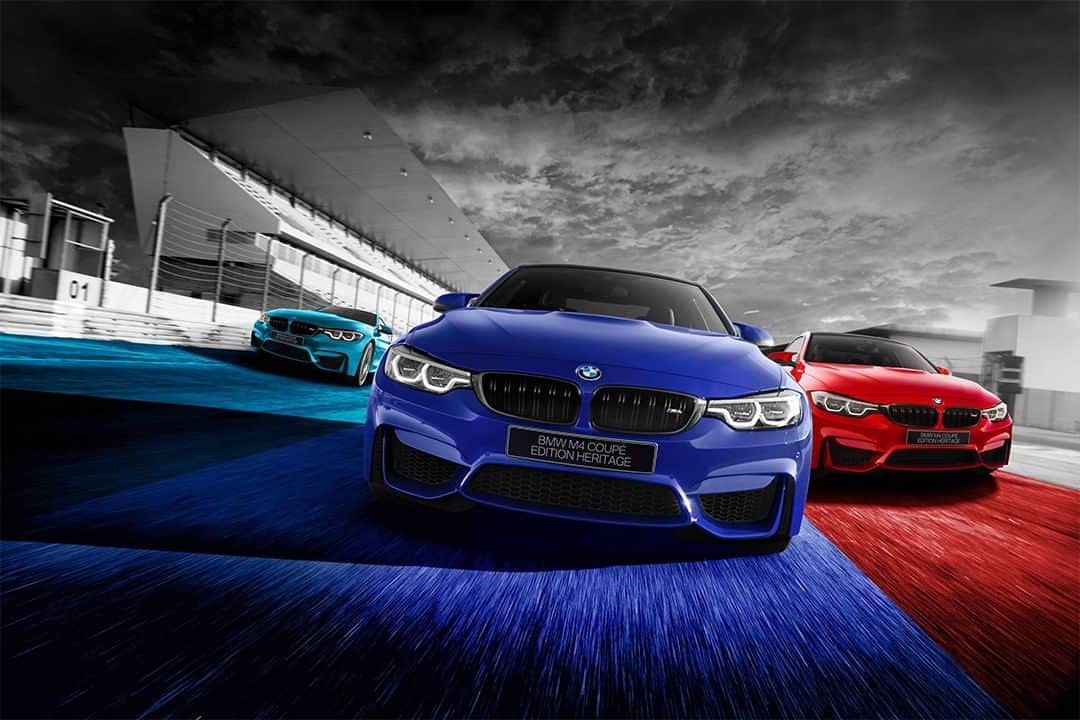 のインスタグラム：「M4最後の限定車“BMW M4 COUPÉ EDITION HERITAGE“は、450ps/550Nmの圧倒的なパフォーマンスと流麗なシルエットを兼ね備える。 . モータースポーツへの情熱を表すレッド。バイエルンを象徴するライト・ブルー。 そして、それら2つの高次元での融合を示すダーク・ブルー。 比類なき色彩を纏った、世界限定750台の特別なM4。 . #M #BMWM #M4 #BMW #BMWJapan #駆けぬける歓び」