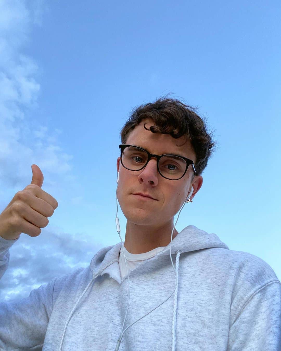 コナー・フランタのインスタグラム：「on the bright side, i can see now」