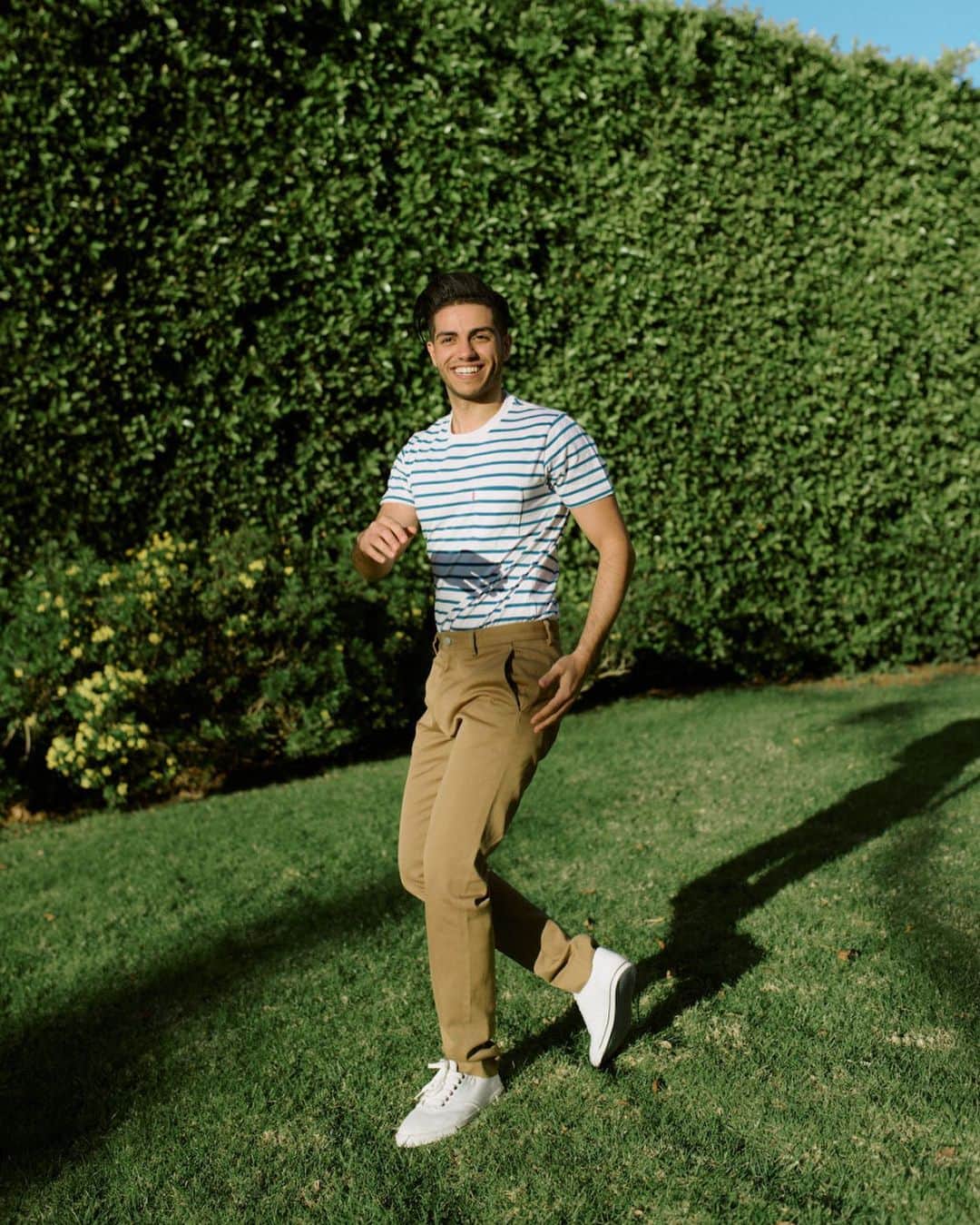 メナ・マスードのインスタグラム：「Thinking of days out in the sun. Hope you're managing to keep positive during this difficult time. Wishing you all health and happiness.」