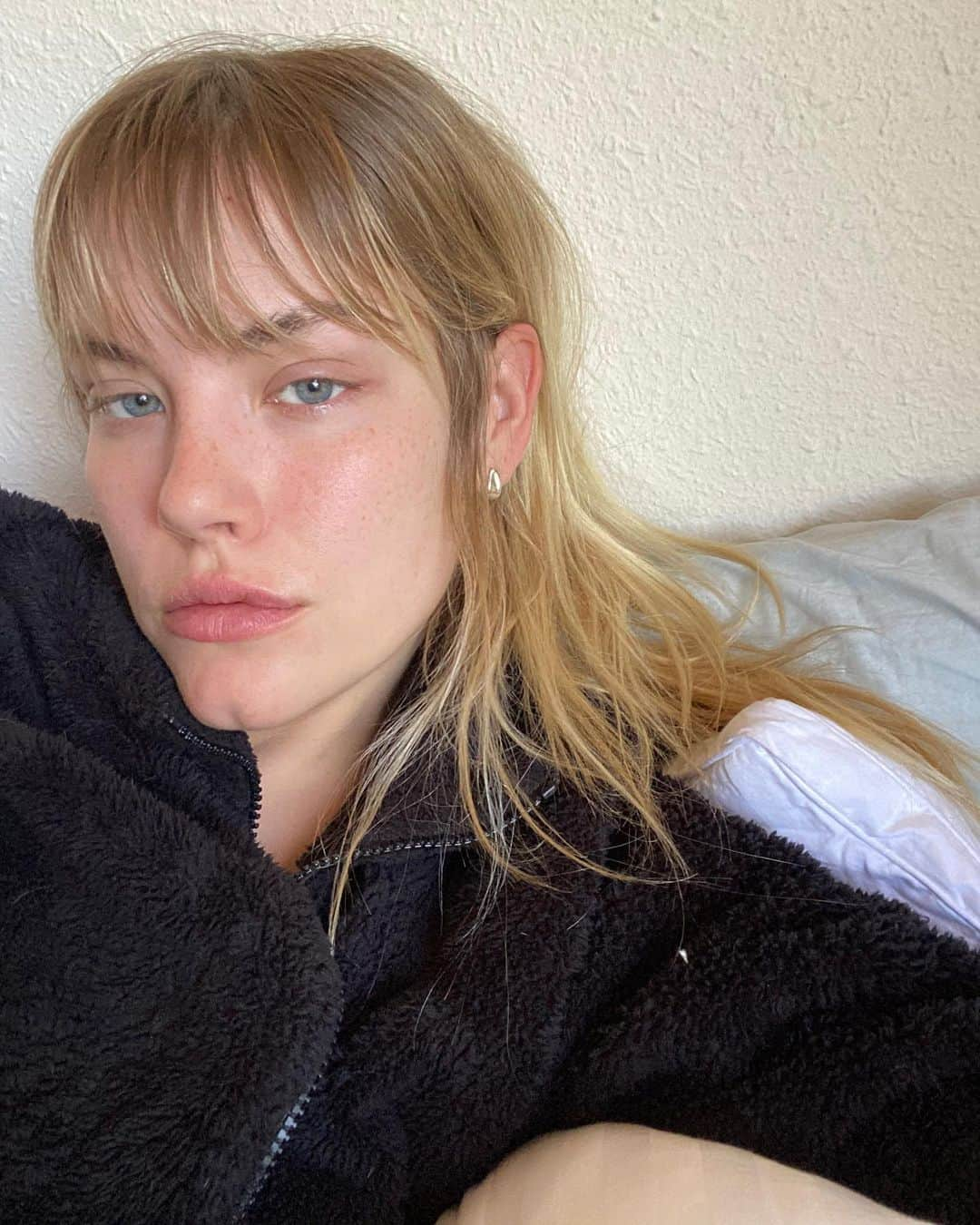 Ashley Smithさんのインスタグラム写真 - (Ashley SmithInstagram)「The bedhead diaries 📖 🛌」3月28日 3時30分 - therealashsmith