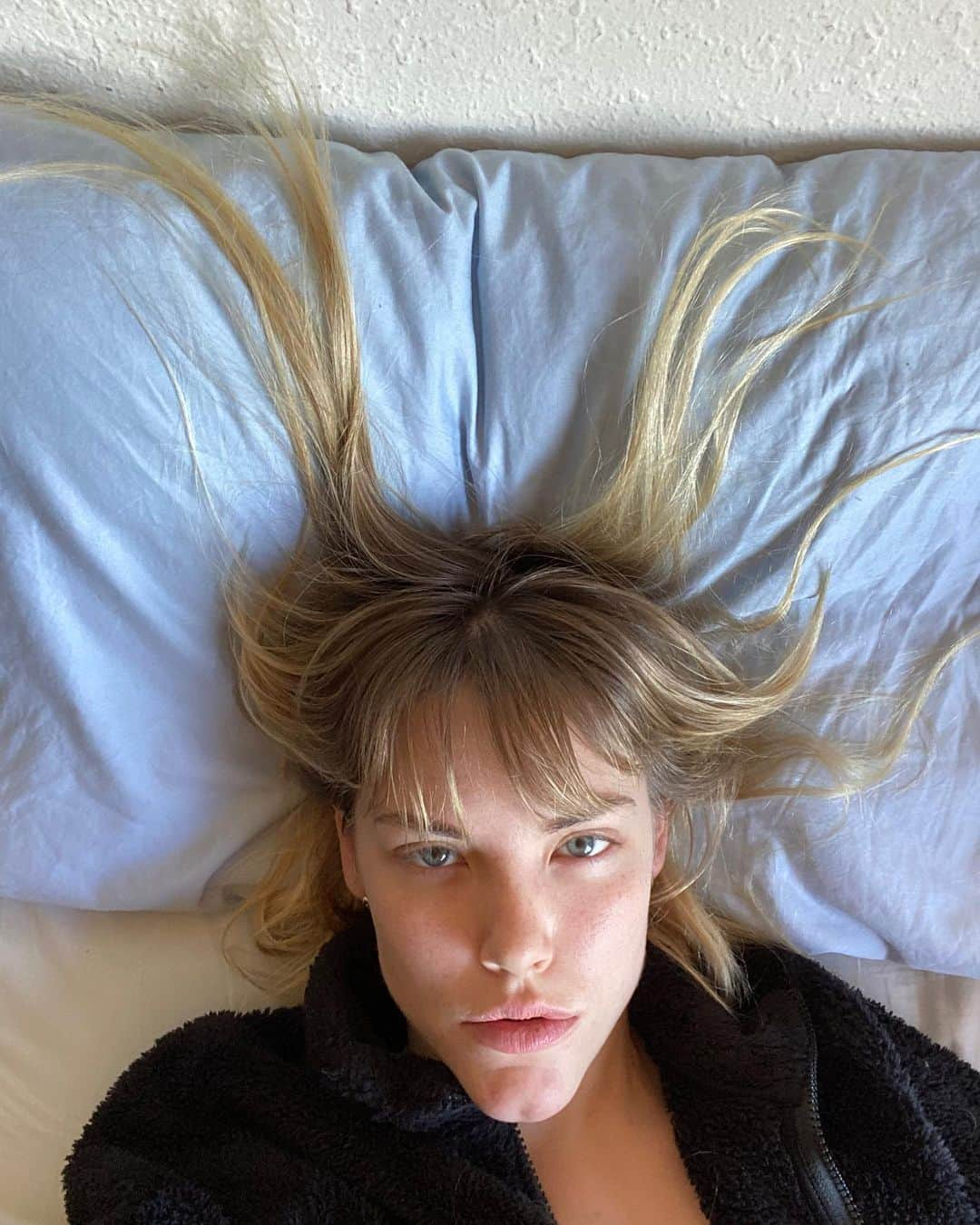 Ashley Smithさんのインスタグラム写真 - (Ashley SmithInstagram)「The bedhead diaries 📖 🛌」3月28日 3時30分 - therealashsmith