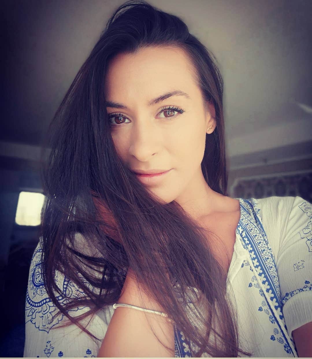 カタリナ・ポノルのインスタグラム：「Home... Is a safety place, in this hard times! #stayhome」
