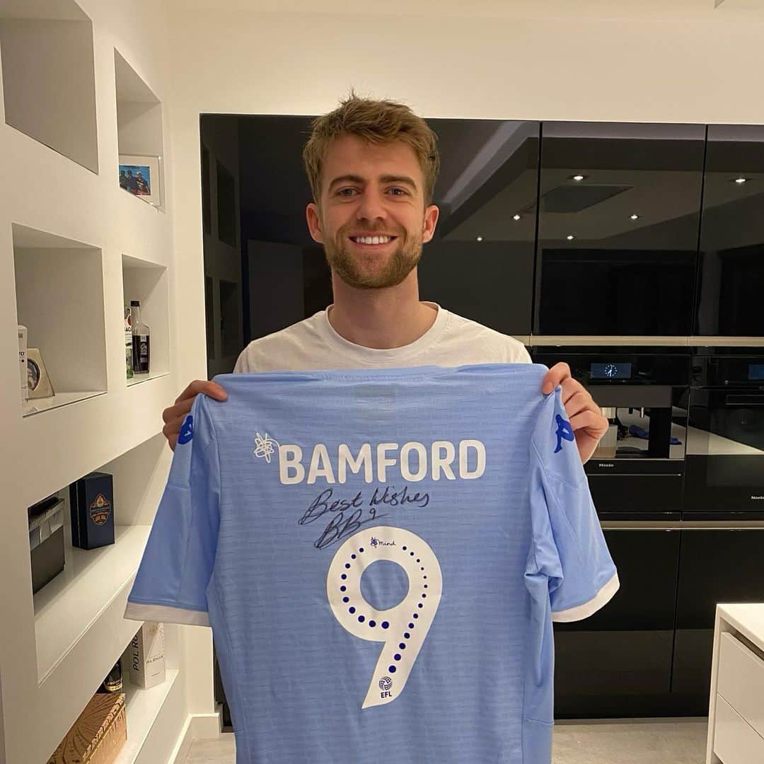 パトリック・バンフォードのインスタグラム：「I’m donating my signed @leedsunited shirt to @freekicksfoundation to support the #donateyourkits campaign. I nominate @kalvinphillips @chalobah @dele 💪🏽」