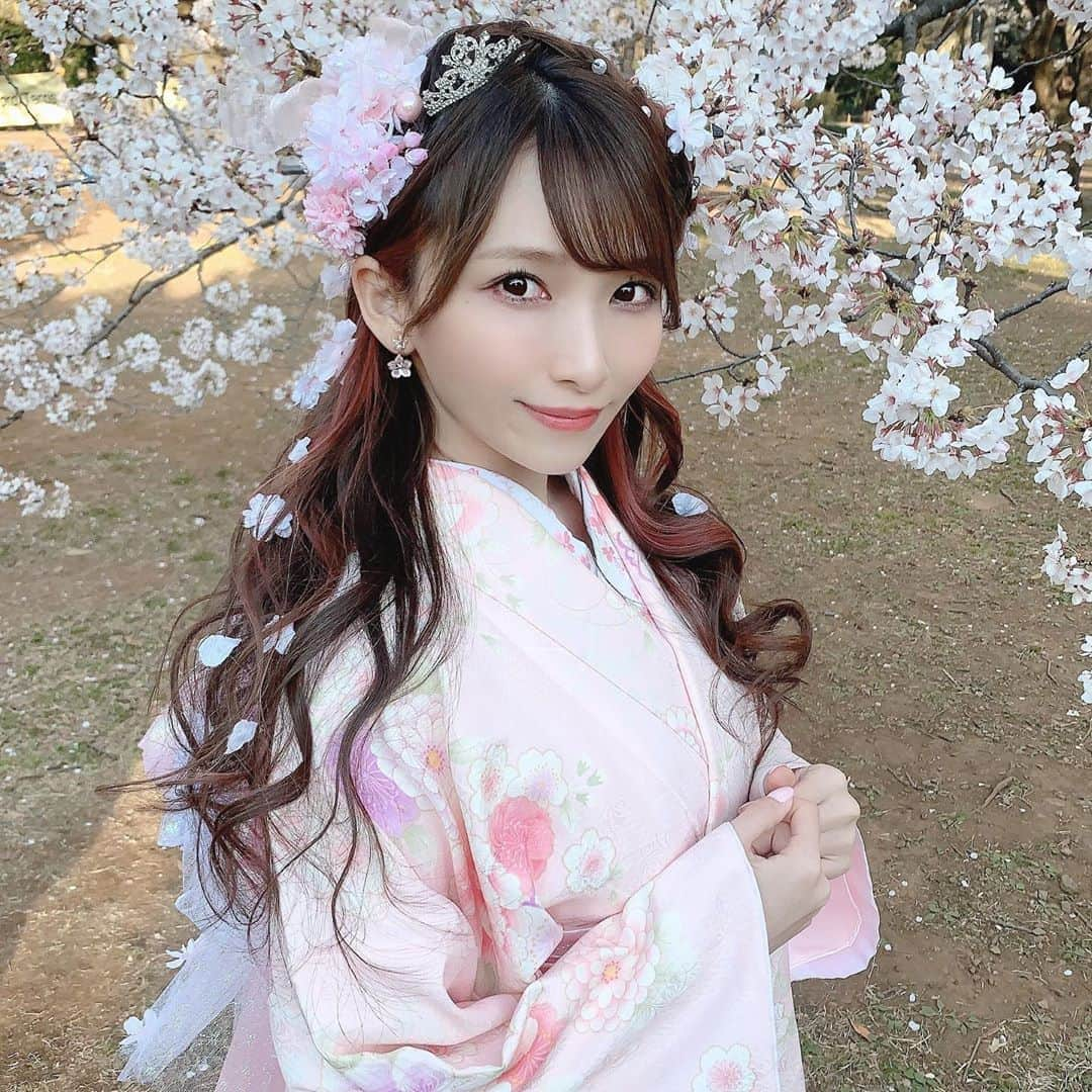 長嶋優里さんのインスタグラム写真 - (長嶋優里Instagram)「♡ ． 念願の桜姫🌸👑 ． ． ． #着物 #花見 #さくら #桜 #桜姫 #さわだや #さわだ屋 #さわだ屋着物 #さわだ屋振袖 #asakusa #kimono #cherryblossom #代々木公園 #春 ． ♡」3月27日 19時52分 - yuyu__kakaka