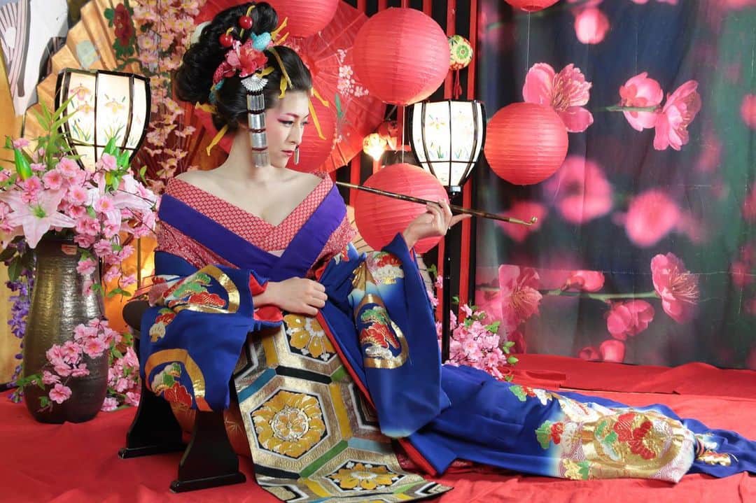 のインスタグラム：「(Photo by @kumayama4126 )  #花魁 #花魁体験 #花魁撮影 #花魁写真 #東京 #浅草 #浅草着物 #着物レンタル #コスプレ #メイク #東京子鹿撮影会 #撮影会 #個撮 #煙管 #cocomotokyo #tokyo #japan #me #kimono #model #meke #oiran」