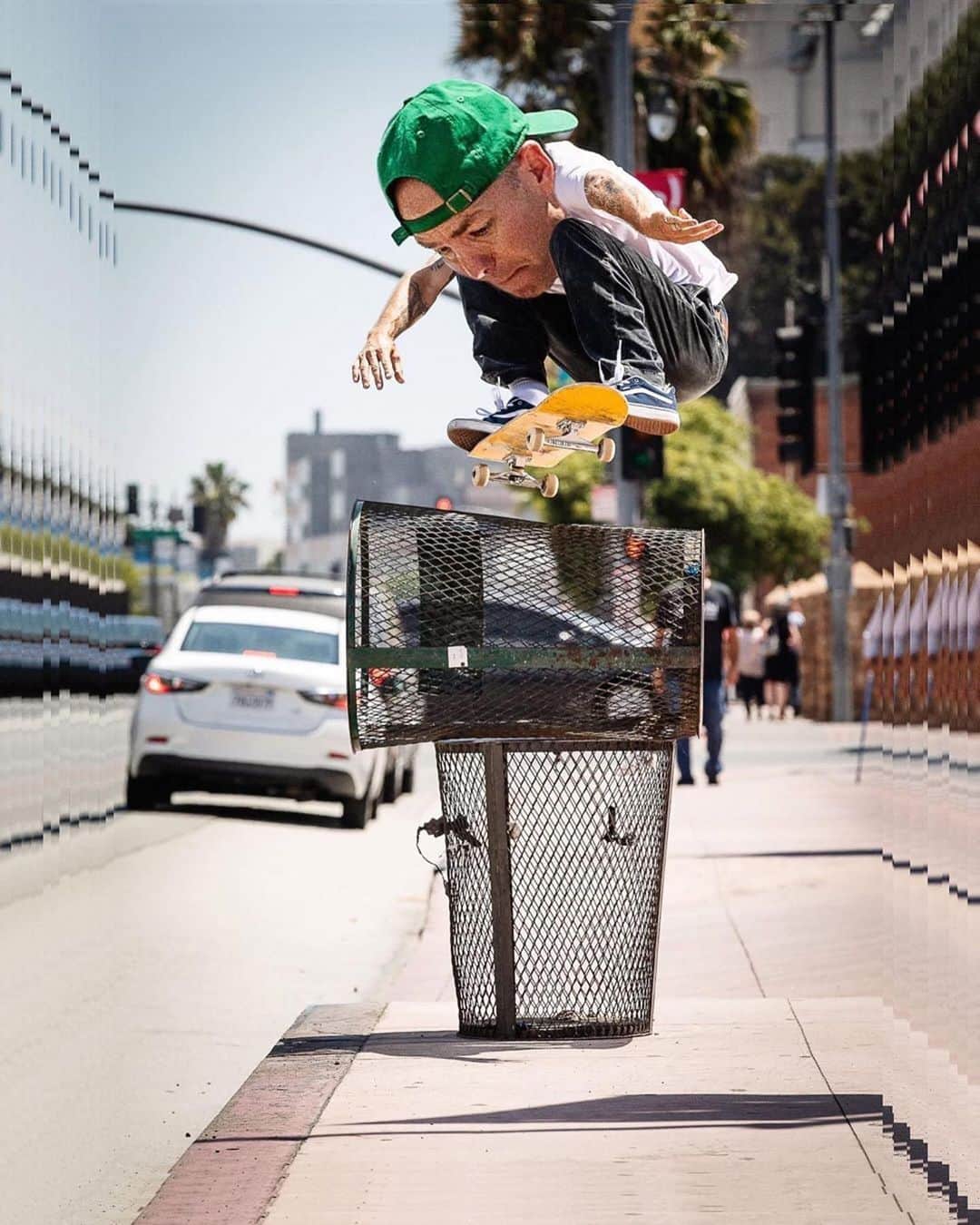 RVCA Japanさんのインスタグラム写真 - (RVCA JapanInstagram)「@andrewreynolds double trash can Ollie🗑🗑 || Photo by @atibaphoto & edited by @kevinspankylong || #rvca #rvcaskate」3月27日 19時56分 - rvcajapan