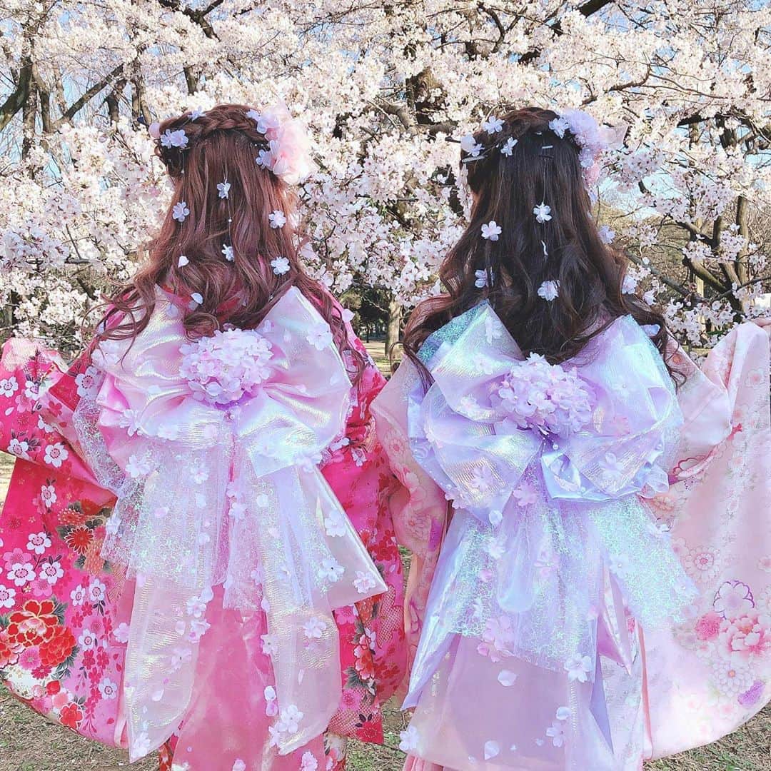 長嶋優里さんのインスタグラム写真 - (長嶋優里Instagram)「♡ ． 後ろ姿もめためた可愛いのです🌸🌸🌸 ． ．  やっぱりさわだ屋さんがNO.1☝🏻(・∀・๑)☝🏻💘 @asakusa_sawadaya 👑 ． さきさんも誘ってくれてありがとう🌸 ． ． ．  #着物 #花見 #さくら #桜 #桜姫 #さわだや #さわだ屋 #さわだ屋着物 #さわだ屋振袖 #asakusa #kimono #cherryblossom #代々木公園 #春 ． ♡」3月27日 20時04分 - yuyu__kakaka