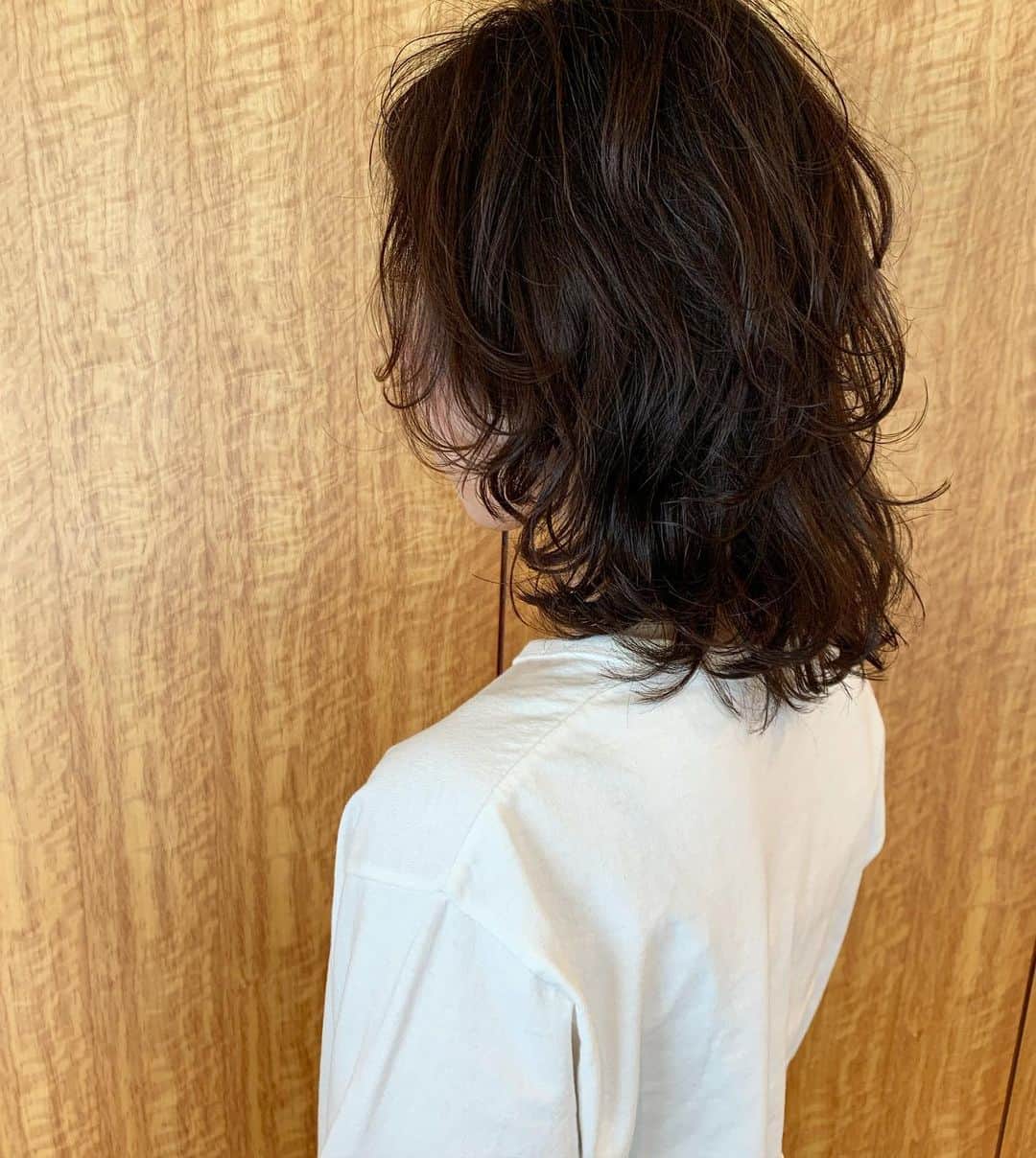 YU-U（工藤由布）さんのインスタグラム写真 - (YU-U（工藤由布）Instagram)「しっかりウルフ🐺✂︎ 似合うよってことで @fumifumi4688 さんの髪の毛見せて、かわいい！やりたい！ってことで真似っこ✔︎ いつもありがとう❤️ todayfulのすけすけ買お👌🏻 スタイルクラブバーム+ワックス✔︎ ・・・ #uアレンジ #uコテ巻き #スタイルクラブ #🐺カット」3月27日 20時08分 - nyan22u22nyan