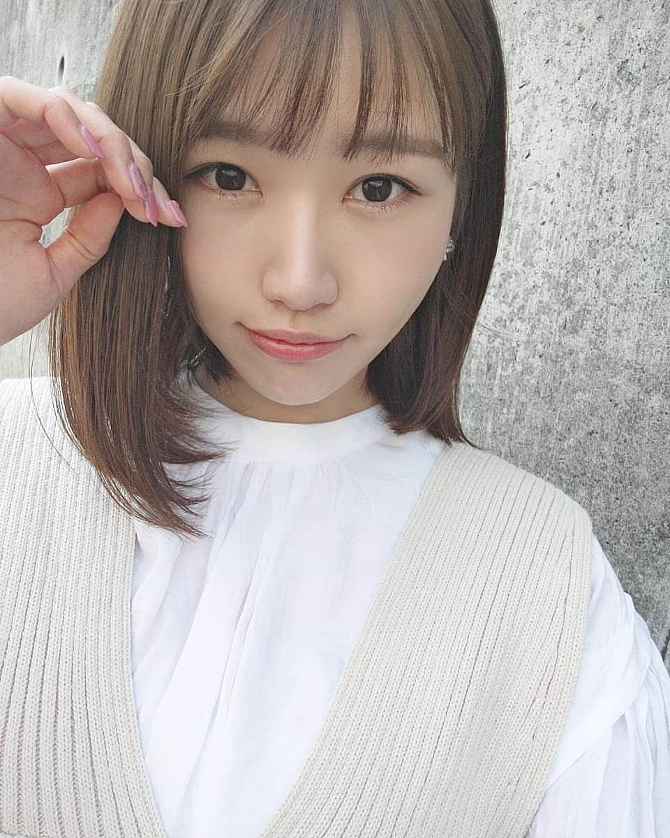夏希リラさんのインスタグラム写真 夏希リラinstagram 前髪短め 流行りのブラウス ベストセットは Whoswhochico で買ったよー 前髪 前髪カット ヘアアレンジ ボブヘアー ミディアムヘア シャツコーデ Fashion Whoswhochico ベスト