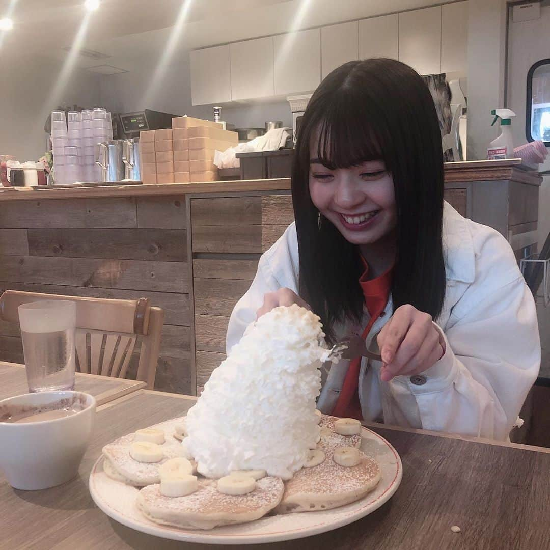 ゆなさんのインスタグラム写真 - (ゆなInstagram)「この前マネージャーさんと パンケーキ食べたんだけど ボリュームが凄かった(笑) てか幸せそうな私」3月27日 20時11分 - _yunachannel