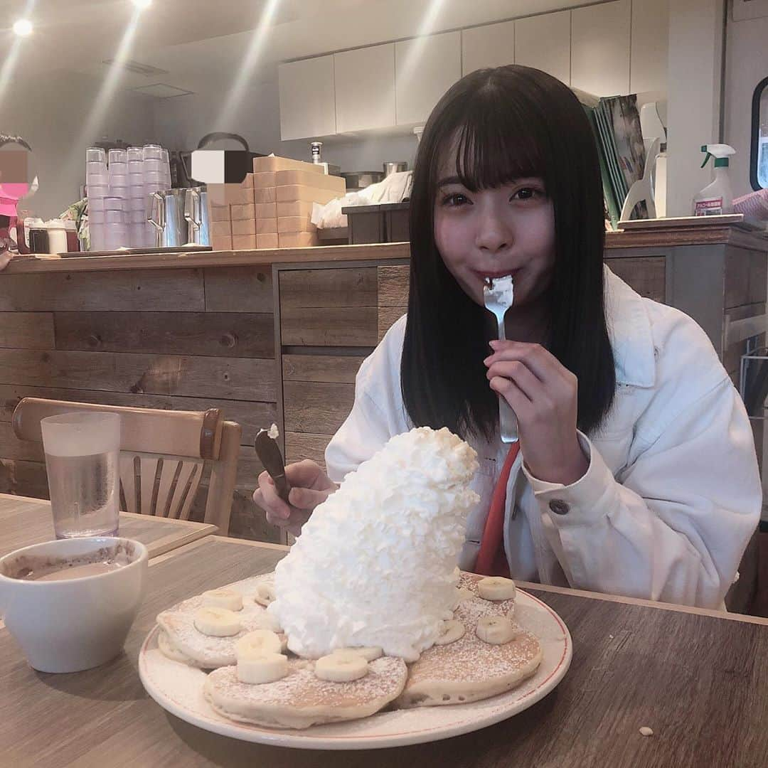 ゆなさんのインスタグラム写真 - (ゆなInstagram)「この前マネージャーさんと パンケーキ食べたんだけど ボリュームが凄かった(笑) てか幸せそうな私」3月27日 20時11分 - _yunachannel