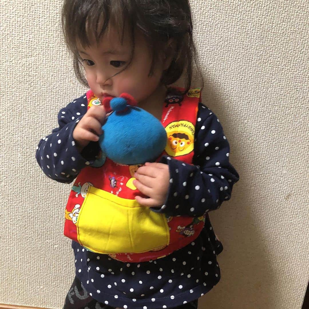 美奈子さんのインスタグラム写真 - (美奈子Instagram)「抱っこ紐3代目でーきた！！ 今回は アンパンマンの布で 作りました💕  早速つけてくれて 喜んでくれて嬉しい✿...*ﾟ  #抱っこ紐 #お人形用 #小雪 #美奈子」3月27日 20時12分 - minako_official