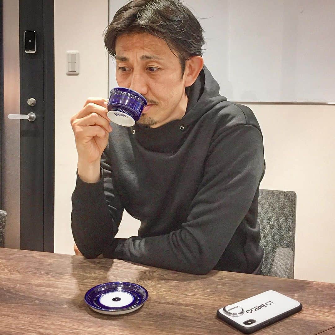 百瀬俊介のインスタグラム：「Cafe time☕️ @arabiaofficial  明日から週末にかけて東京、神奈川、千葉、埼玉、栃木は不要な外出自粛☝️ STOPコロナウィルス❗️ #arabia #arabiafinland #cafetime #relax #アラビア食器 #北欧ヴィンテージ #北欧ヴィンテージ食器」