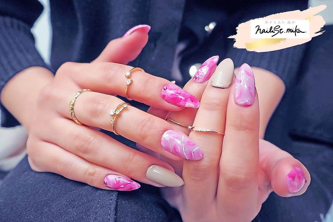 橋本実花さんのインスタグラム写真 橋本実花instagram 先程 新しい動画を2つアップしました 桜を描くのが難しい と桜ネイルを諦めていた方 今日のネイルならとても簡単です 動画はストーリーか Youtubeで ネイリストみか を検索し