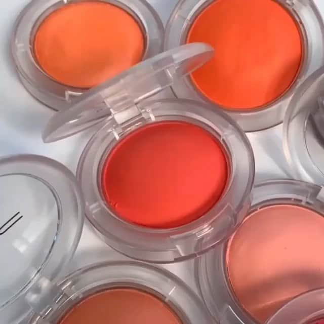 M∙A∙C Cosmetics Japanのインスタグラム：「【本日発売】﻿ 弾力のある新感覚テクスチャーのチーク、 ﻿グロープレイ ブラッシュが新登場！﻿ ㅤ﻿ 全11色のシェードは、簡単にブレンド可能で﻿ なめらかなツヤと輝きを演出✨﻿ シアー～ミディアムまで自在な仕上がりを楽しんで。﻿ ㅤ﻿ ㅤ﻿ REGRAM: @hyekyung2dang  ㅤ﻿ #MACGlowPlay﻿ #MACグロープレイブラッシュ﻿ ㅤ﻿ #MACCosmeticsJapan #MACCosmetics #MAC #MACコスメ #コスメ #メイク #化粧品 #デパコス #コスメ部 #コスメ好きさんと繋がりたい #コスメ紹介 #おすすめコスメ #新作コスメ #春メイク #春コスメ #ピンクメイク #チーク #クリームチーク #ピンクチーク #オレンジチーク #ベージュチーク #コーラルチーク #血色 #血色感 ＃トレンド #トレンドメイク #macglowplayblush」