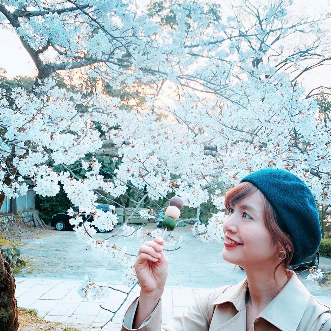 浜田真衣のインスタグラム：「大好きな春🌸 みんなはどんな春にするの？  私は、色んな春の景色を見に行こうと思う♡  #monaカフェ #浜田真衣 #japanese #京都旅 #桜 #さくら #cherryblossom #春好き #旅好き #instagood #instalike #japan #オシャレ好きな人と繋がりたい」