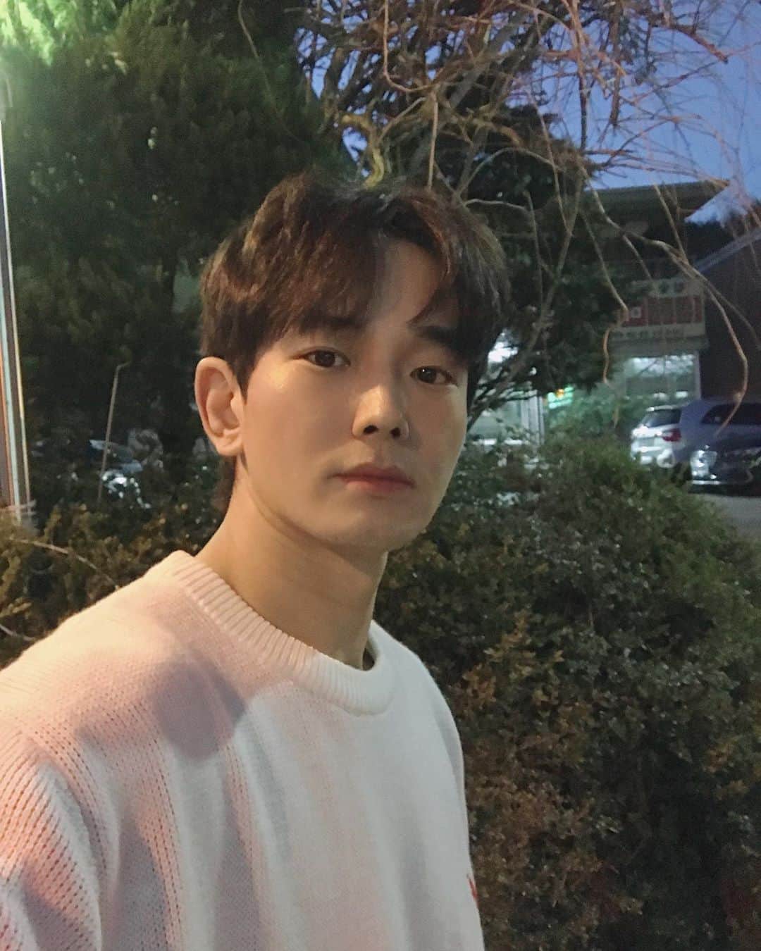 オン・ジュワンのインスタグラム：「쉴땐 엄니 밥이 최고👍 비가 내려서 공기도 좋고 마음도 좋고~ 주말 대단하진 않지만 행복하게 보내길🙏 일교차가 크니~ 감기조심💪」