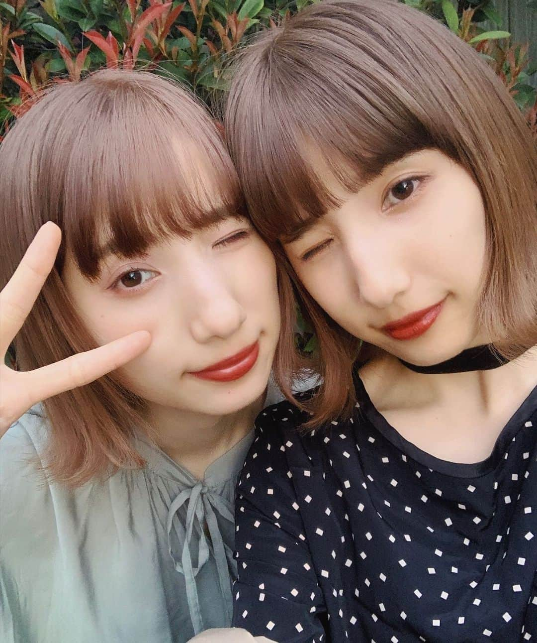 谷奥えり（えまえり）さんのインスタグラム写真 - (谷奥えり（えまえり）Instagram)「先日 @belle_airi さんにカラーチェンジしてもらったよ🌸 . . 今日は私がジブリの中で一番大好きな魔女の宅急便なのでテレビの前でスタンバイしてる。 . . 魔女の宅急便見てるだけで気分上がるし、 今この状況で暗いニュースも多いけど 少しでも、自分の気分が上がる何か見つけられたら幸せな気分になるよ🙏 #双子モデル #双子タレント」3月27日 21時00分 - eritanitani