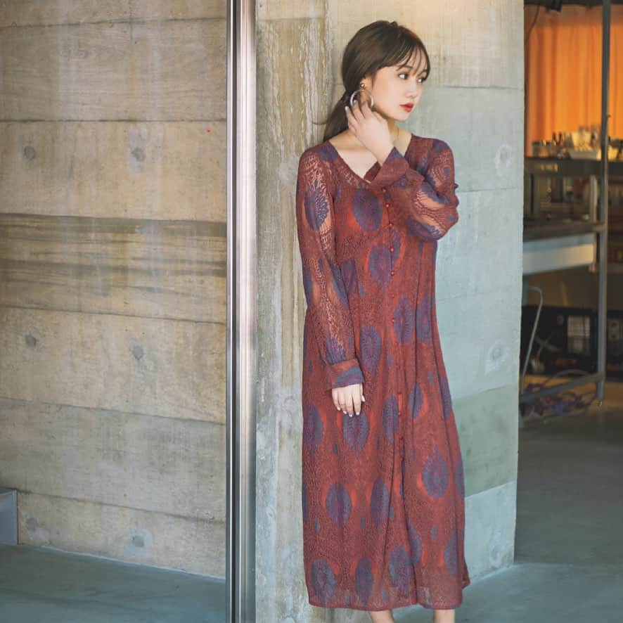 西本早希のインスタグラム：「・ titivateの 2020Spring summer 🌸🍦！ 初めてタイアップさせていただいた 第一弾が公開されました ✌🏻 ・ 普段選ばないようなお洋服もたくさんで新鮮 👗  ヘアも写真も全部お気に入りです ✌🏻 ・ レースの赤のワンピースが  今回とくにお気に入りです ♡  ぜひサイト見てください ✌🏻」