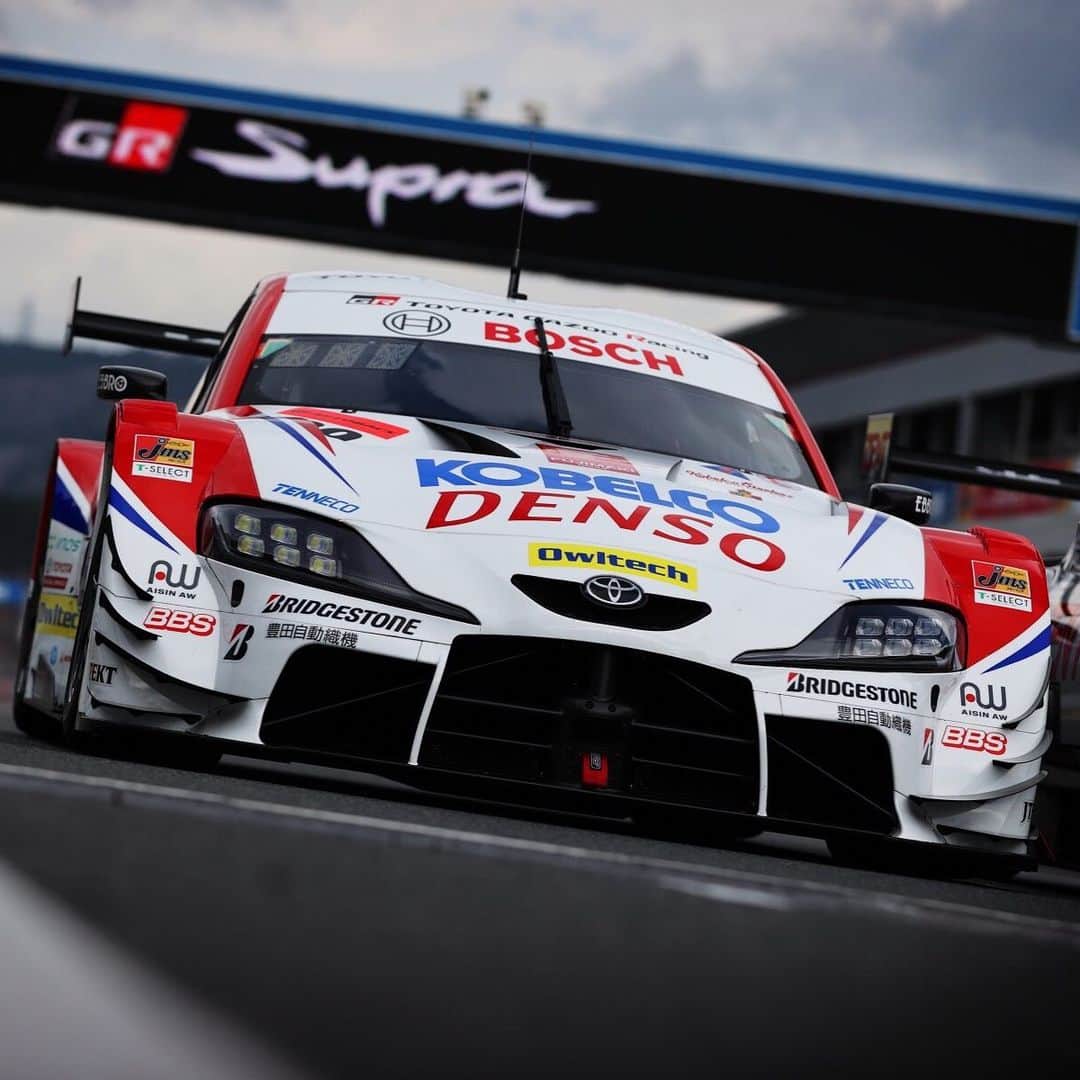 のインスタグラム：「TGR SARD GR SUPRAを三橋仁明カメラマンが撮影するとこうなります😅👍 #supergt #tgrteamsard #grsupra #supra #toyotagazooracing  #三橋仁明 #カメラマン」