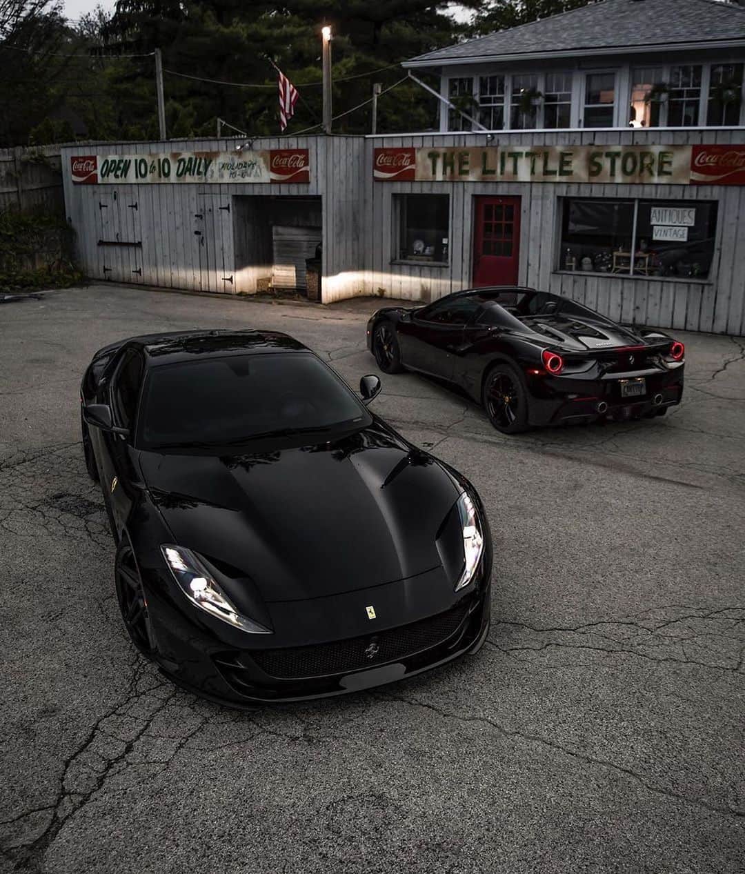 CARLiFESTYLEさんのインスタグラム写真 - (CARLiFESTYLEInstagram)「What Ferrari are you? 🤔 Photo by @ajleephoto #carlifestyle #812superfast #488spider」3月27日 21時14分 - carlifestyle