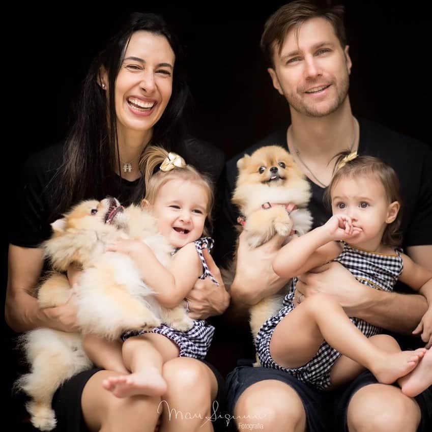 シェイラ・カストロのインスタグラム：「Foto do nosso ensaio de 1 aninho!!! Família completa!!! Sempre muita diversão né @marisiqueirafotografia? #albumdalizeninna #1ano #canelinha #monstrinho」