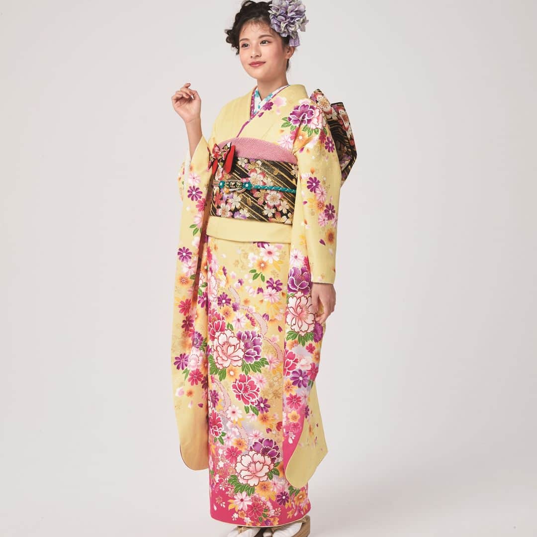 京都きもの友禅【公式】さんのインスタグラム写真 - (京都きもの友禅【公式】Instagram)「🌸さくらの日🌸 今日はさくらの日です✨ . 京都きもの友禅から、さくらの日にぴったりな桜がちりばめられた「春振袖」をお届けします🌸❣ . 最新の振袖コーデやヘアアレンジは、京都きもの友禅@kimono_yuzen でCheckしてみてくださいね☝ . . . . . . . . . . . . . . . . . . . . . . . . . . . . . . . . . . . . . 💥今日より対象店舗にて開催プレミアム振袖大祭典💥﻿ 期間👘：3/27(金)-3/29(日) 店舗📍：京都きもの友禅 金沢店 記念品🎁：①YSLララッククチュール ②Diorアディクトリップグロウ からおひとつお選びいただけます◎ . 完全予約制となります！ @kimono_yuzen プロフィールのウェブサイトからご予約くださいね🤳♡ . ♡Model♡ #出口夏希 @natsuki__deguchi__official . . . . . . . . . . . . . . . . . . . . . . . . . . . . . . . . . . . . #京都きもの友禅 #ハタチは一生もの #振袖 #ふりそでーしょん #jk1 #振袖レンタル #成人式振袖 #はたち #ハタチ #成人式前撮り #前撮り #振袖前撮り #振袖コーディネート #振袖コーデ #桜模様 #振袖選び #kimono #和装 #お花好き﻿ #振袖トレンド #振袖アレンジ #花模様 #桜の日 #さくらの日 #🌸 #お花見 #ふりそで #furisode #アディクトリップグロウ」3月27日 21時30分 - kimono_yuzen