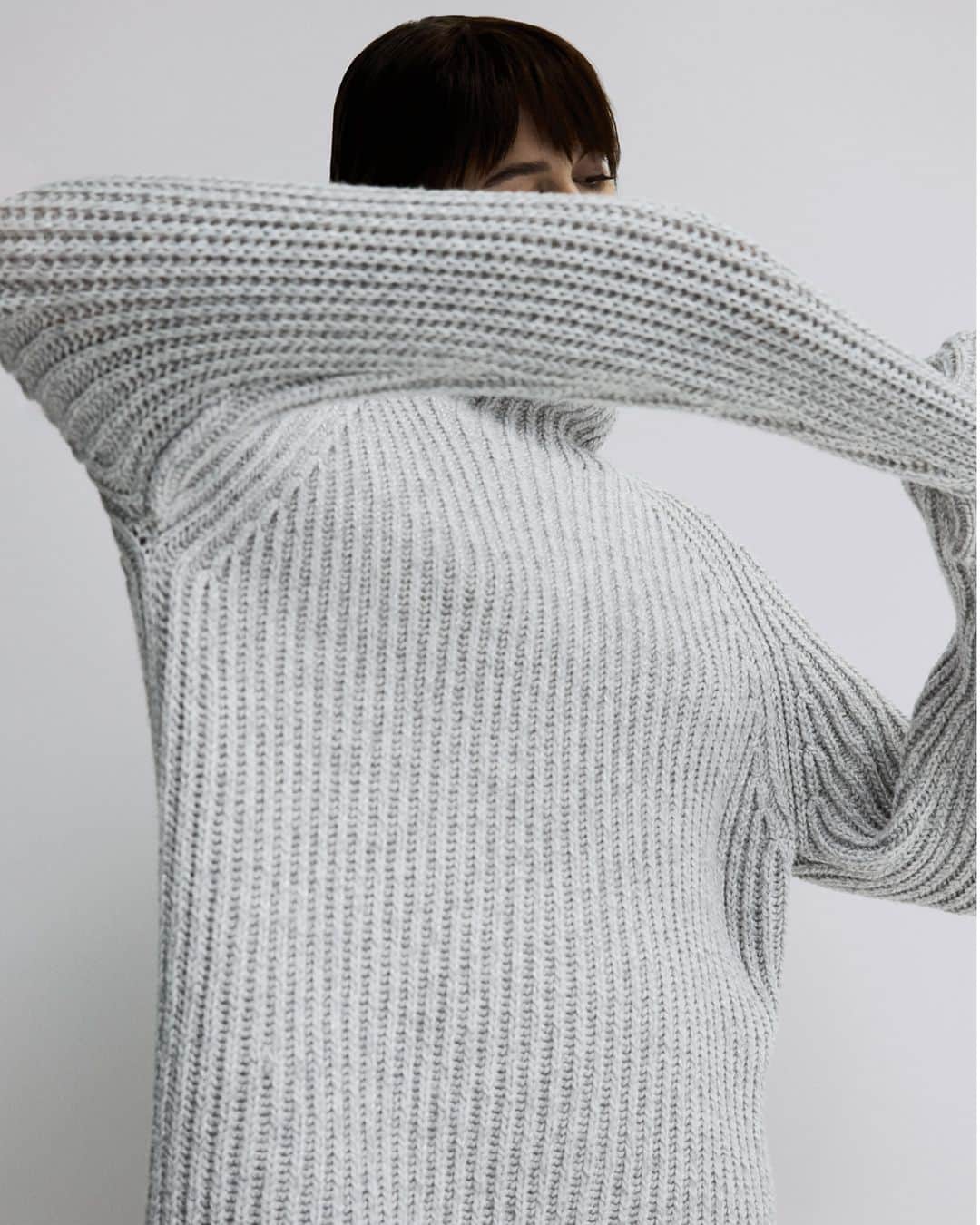 マックスマーラさんのインスタグラム写真 - (マックスマーラInstagram)「Keep it simple. @Kaiagerber embodies minimalism for @Voguemagazine in the #MaxMaraSS20 knitted sweater.  #MaxMara #MaxMaraEditorials  Photographed by @bibicornejoborthwick Styled by Camilla Nickerson」3月27日 21時53分 - maxmara