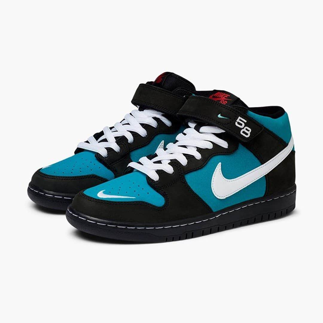 HYPEBEASTさんのインスタグラム写真 - (HYPEBEASTInstagram)「@hypebeastkicks: @nikesb pays homage to @therealkengriffeyjr with the Dunk Mid Pro "Freshwater". Drawing inspiration from the Air Griffey Max 1 “Freshwater,” this mid-cut skate silhouette offers a retro Seattle @mariners-style color scheme with plenty of appealing details from the cool tea quarter, toebox and collar to the white Swoosh. These are scheduled for a release on April 1 for $115 USD at retailers like @calirootsstore.⁠⠀ Photo: Caliroots」3月27日 22時02分 - hypebeast