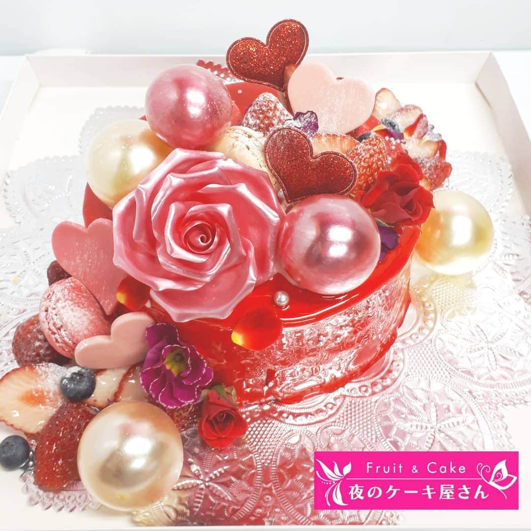 夜のケーキ屋さん♥Juli　(エディブルフラワー協会) のグルメインスタ