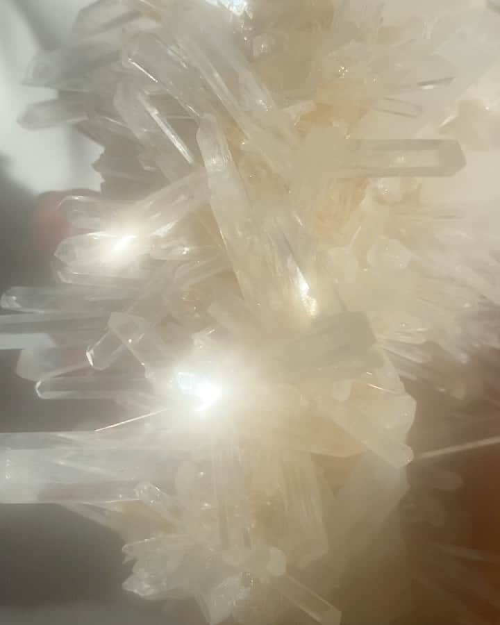 Sachiko Omoriのインスタグラム：「Crystal healing 🌖」