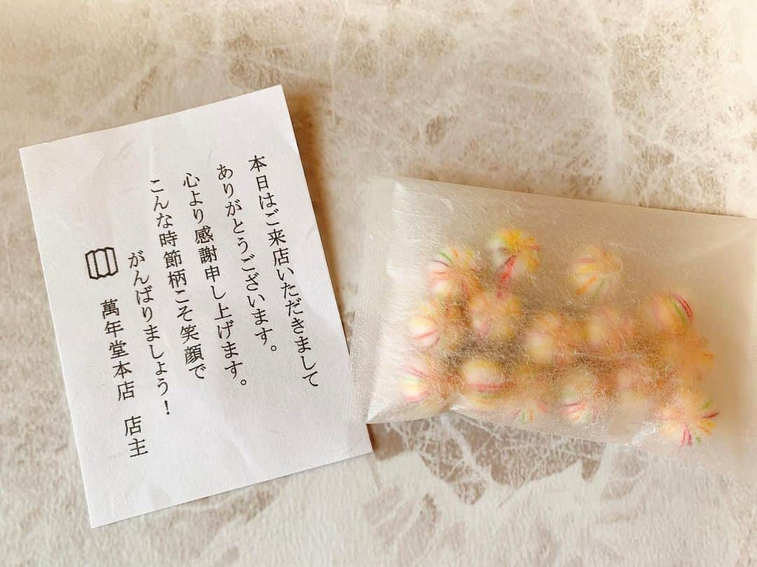 日高大地さんのインスタグラム写真 - (日高大地Instagram)「萬年堂さんへお気に入りの和菓子を買いに伺ったら、これよろしければどうぞ。と、、、😭﻿ 社長さんの素敵なお心遣いに感激。﻿ 可愛い可愛い金平糖✨﻿ 色々なことが起こっている世の中で心が温かくなりました☺️﻿ ﻿ 今日は宝塚音楽学校108期の合格発表でしたね。﻿ 合格した方もそうでない方も、頑張ってきたことは無駄にはならないし、これからの長い人生の糧となるはず。﻿ 本当にお疲れ様🌸🌸🌸﻿ 新たな一歩を踏み出しましょう😊﻿」3月27日 22時00分 - yoko92hidaka