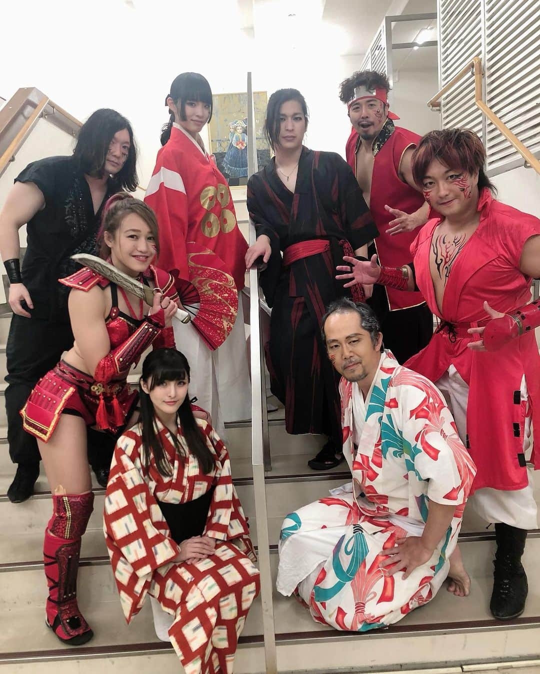 朱里さんのインスタグラム写真 - (朱里Instagram)「‎⁦‪#魔界‬⁩ ‎無観客公演　無事に終了✨ ‎本当に素敵な公演になりました！!！ ‎明日YouTubeにて配信されます⭐️ ‎また告知するねっ٩(๑❛ᴗ❛๑)۶ ‎そして我ら ⁦‪#真田十勇士‬⁩ 推しになってくれ😏 ‎よろぴく  #makai #fighting #muscle #action #actress」3月27日 22時10分 - syuri_official