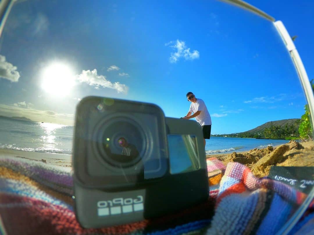 草野大成さんのインスタグラム写真 - (草野大成Instagram)「. 🌺 . 最近の気温は、 Hawaiiの海でハンバーガーと一緒にキンキンに冷えたコーラをガブっと飲みたいそんな事を思い出させる外の気温ですね。 . そんな中、しっかりと役者を目指しています。 . #hawaii #gopro #mirrorworld #すみません #僕のトイレットペーパーはどこですか？？」3月27日 22時03分 - taiprogram