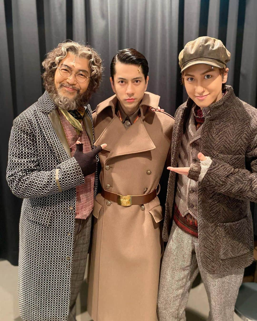 大澄賢也さんのインスタグラム写真 - (大澄賢也Instagram)「#アナスタシア 「Anastasia 」 東京公演ラストデイでしたー  この状況でも沢山のお客様に観に来て頂き本当に有り難う御座いました。  わかなちゃんアーニャ、 バッチディミトリ 裕介グレブ　でした。  わかなちゃんは本当に度胸と芝居心が半端なく、それでいてキュートなアーニャで大好きでしたー  バッチは言うまでもなく、アーニャの相手役としてしっかりと歌で芝居でリードして本当にたくましかったなぁー  そして裕介グレブは、今回何公演か中止になったせいで、2回だけだったけど、堂々とグレブを演じきって、素晴らしかったよ。  また、いつか必ず、ロシアからパリへの旅、一緒に行こうー  そして、来月は大阪公演ー 予定通りに出来る事を願って🙏  #葵わかな #相葉裕樹 #遠山裕介」3月27日 22時36分 - osumikenya