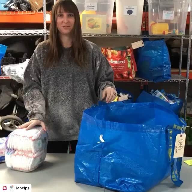 クレア・コフィーのインスタグラム：「@lehelps needs YOUR help to fill emergency orders for families in need of diapers, wipes and hygiene items. This crisis makes it even harder for our families to get these items, and we are running low in these essentials in the warehouse. Help us reach our goal of 1,000 diapers by Friday! Shop our Amazon high needs list or make financial donation (links in bio). ❤️Thank you❤️ . . . . . . . #donate #donatenyc #nycfamily #coronavirusrelief #corona #helpingnycfamilies #nyckids #staysafe #littleessentials #tribeca #crisisrelief #emergencyorders #partners #community #enddiaperneed #kindnessmatters #nycnonprofit #nonprofitorganization #essential #diapers #wipes」