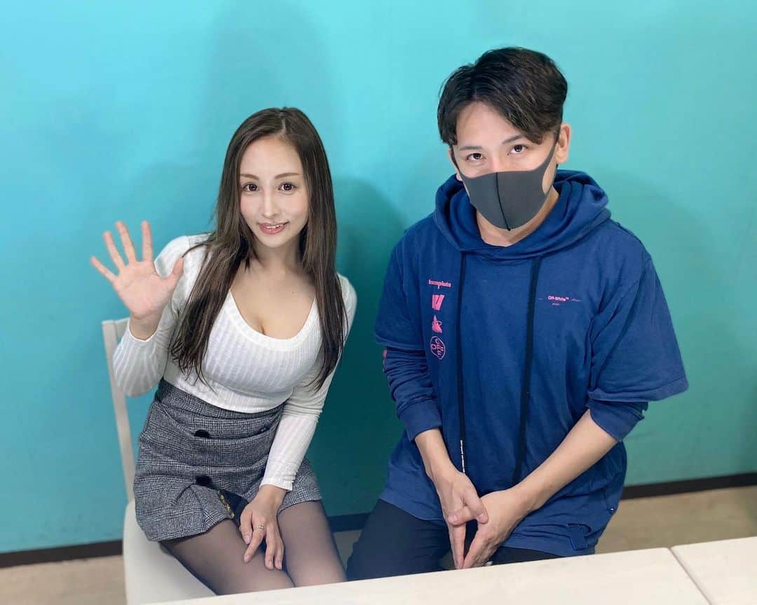 のインスタグラム：「みくのさんと動画撮りました。  婚活してる人、 真剣に恋バナしてくれる人、 随時募集中です。  よろしくお願いします🥀  #カブ婚  #婚活  #婚活YouTuber  #モテたい  @miku.x_x.miku」