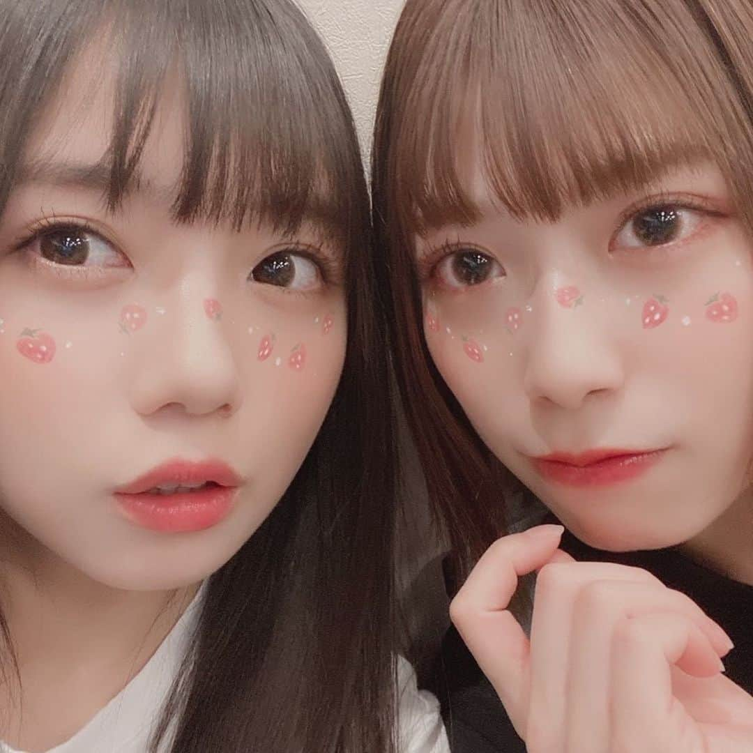 齊藤京子さんのインスタグラム写真 - (齊藤京子Instagram)「. 2020.3.27 blog～ 本日はデビュー1周年です👏 おめでとう🍜🍓 .  #日向坂46 #けやき坂46 #齊藤京子#加藤史帆#佐々木美玲#佐々木久美#高本彩花#東村芽依#潮紗理菜#井口眞緒#柿崎芽実#高瀬愛奈#影山優佳#渡邉美穂#小坂菜緒#松田好花#富田鈴花#河田陽菜#濱岸ひより#金村美玖#丹生明里#宮田愛萌#上村ひなの  #きょんこ#ラーメン大好き齊藤京子です #ひなあい  #デビュー1周年」3月27日 22時57分 - kyoko.saito46