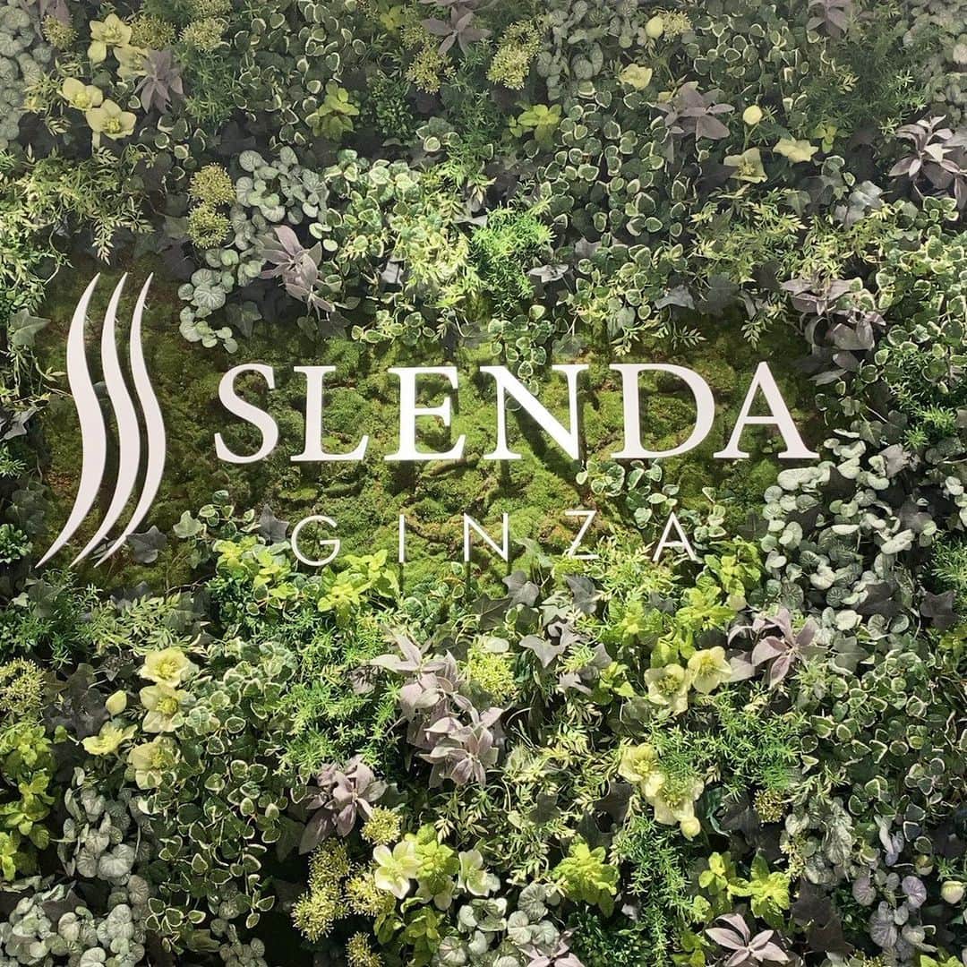 人見古都音さんのインスタグラム写真 - (人見古都音Instagram)「@slendaginza_official 新宿大ガード店で 初めて痩身エステと遺伝子検査をしてきました！ . 自分の気になる箇所を伝えて、今回は筋肉を鍛えるEMSや 脂肪を揉み解すRF吸引をしてもらいました🏋🏻‍♀️🔥 落ち着く空間でスタッフさんも丁寧で大満足〜 #slendaginza #スレンダ銀座 #サイエンスダイエットエステ #運命を変えるカラダへ #エステ #ボディメイク #痩身エステ」3月27日 23時01分 - kotone_hitomi